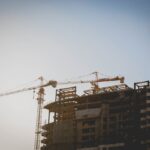 Nowoczesne technologie w produkcji prefabrykatów: Jak powstają hale prefabrykowane?
